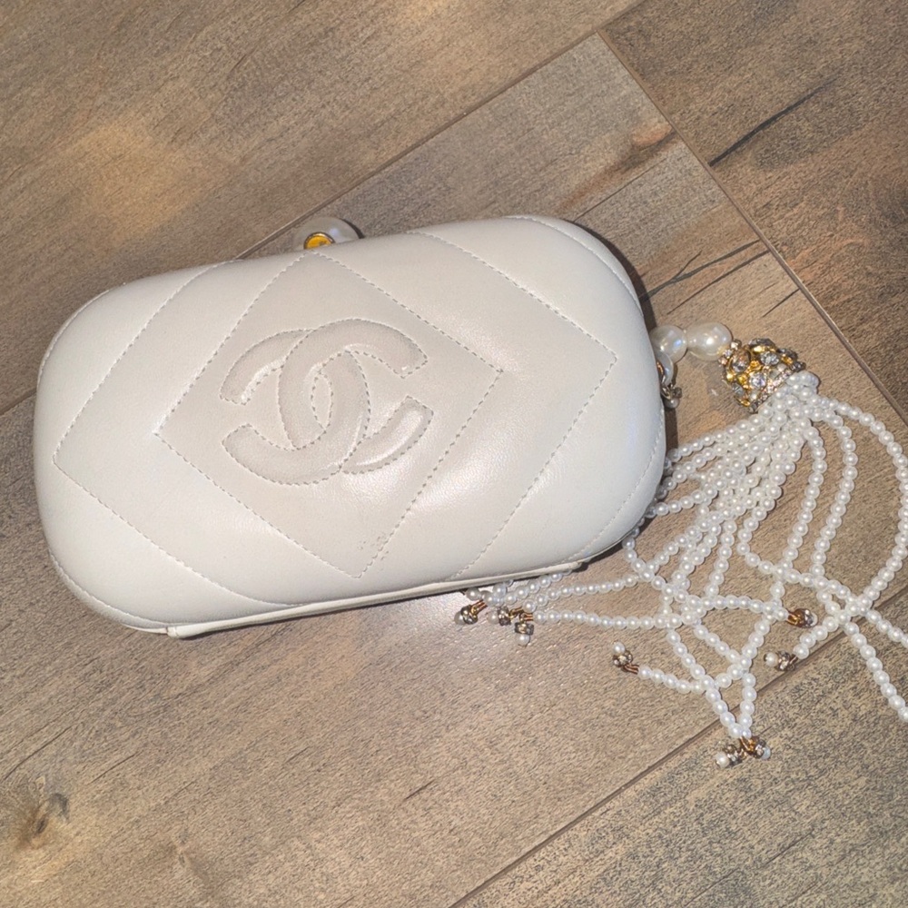 Chanel White Quilted Women's Clutch with Pearls